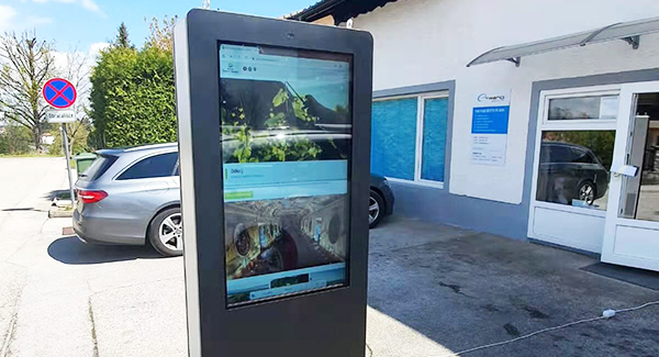 43 Inch Outdoor Digital Signage Case In Slovenia