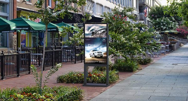 43 Inch Ultra Thin Outdoor Digital Signage Case In Japan